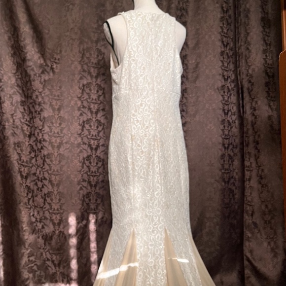 Cachet Dress For Homecoming, Bride, Prom, Lace & Pearl Beading Worn Once Size 16 - Picture 12 of 16